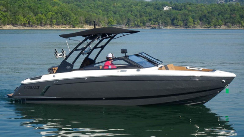 V-Hull Runabout tower boat 1